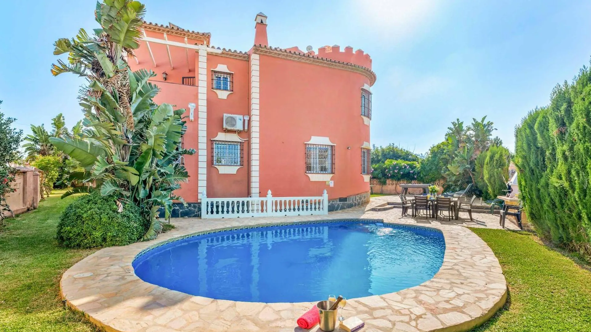 Villa Mirador Faro contacts